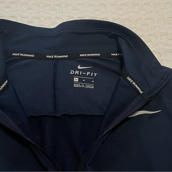Nike  Navy Men’s Dri Fit 1/4 Zip~ size medium Great for everyday or active wear - Picture 4 of 8